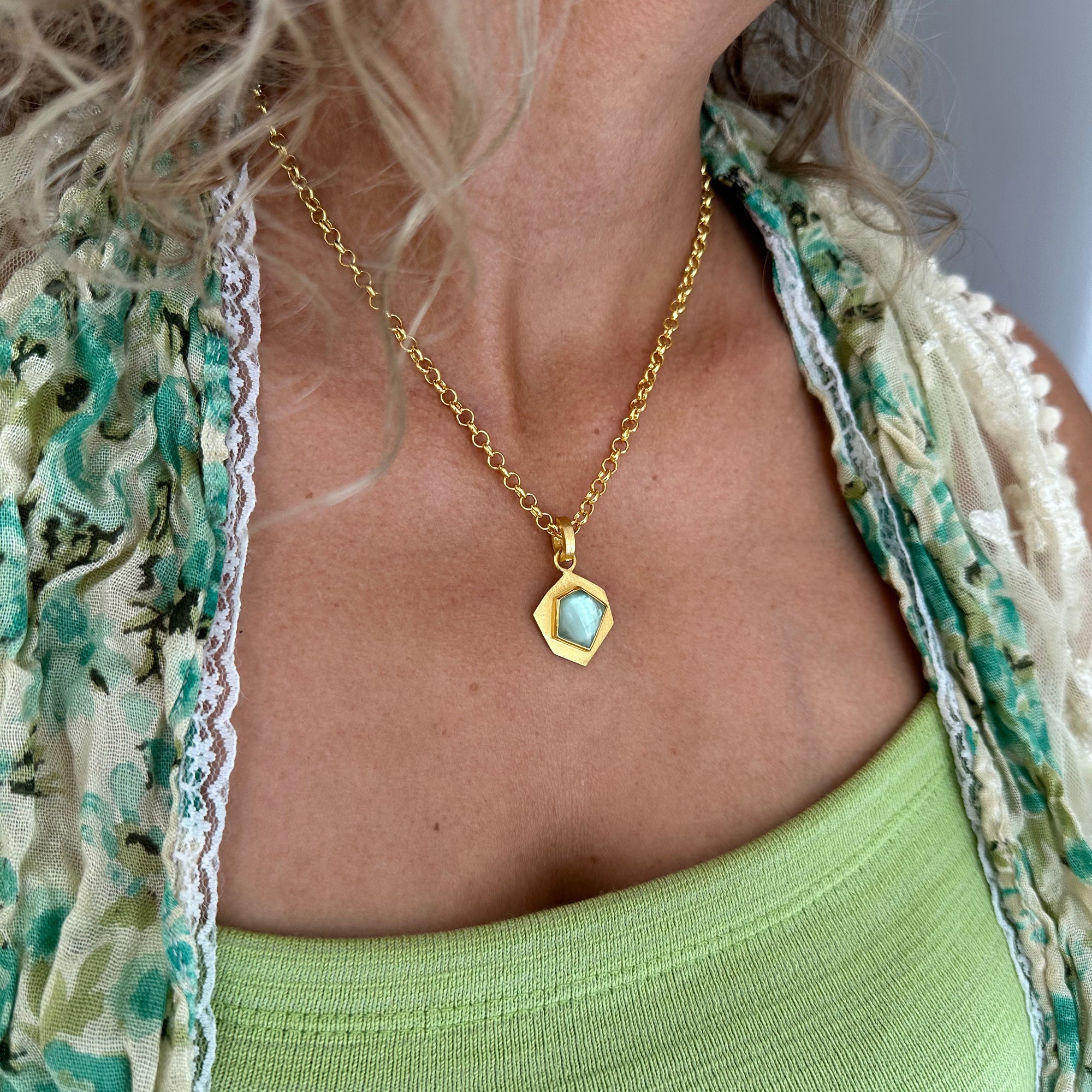 Linear Necklace